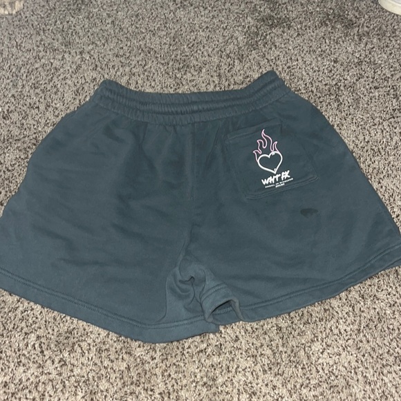 White fox sweat shorts - Picture 2 of 4